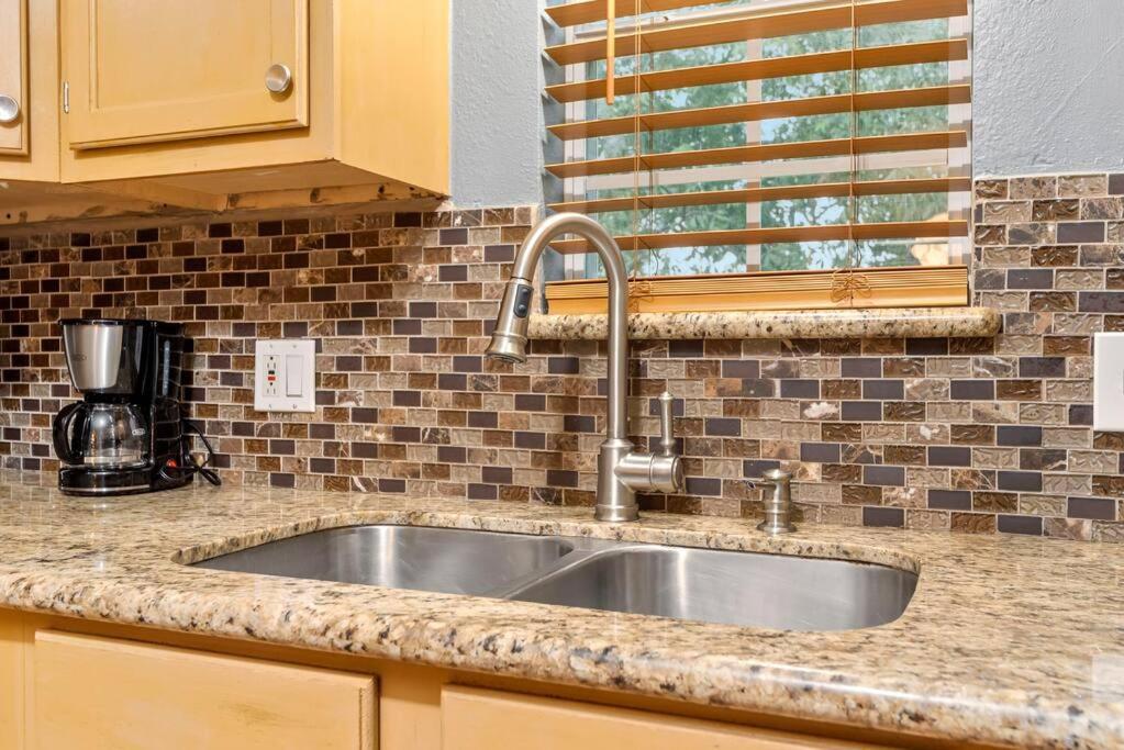 Sunnyside Retreat Apartment Bacliff Екстериор снимка